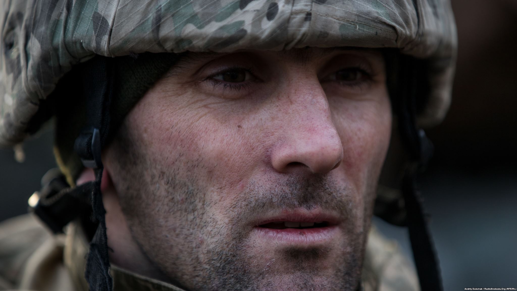 Іван, військовий, який нас скрізь супроводжував на позиціях (фотограф Андрей Дубчак / Andriy Dubchak)