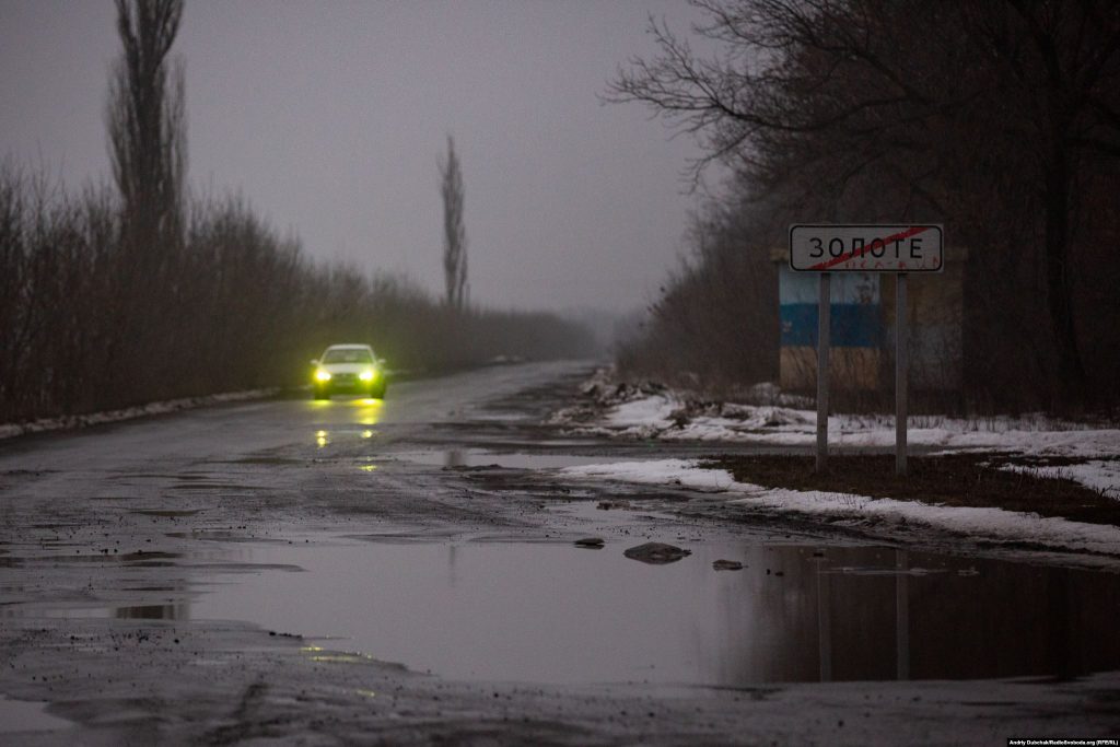 Виїзд з селища Золоте (photo: Andriy Dubchak)